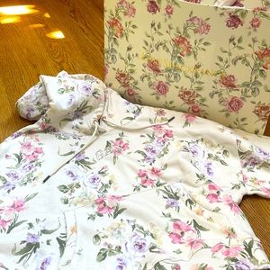 Limited Edition LoveShackFanxy X GAP collaboration Sweatshirt size: M